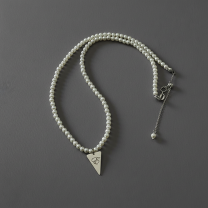 Collar profesional con colgante E